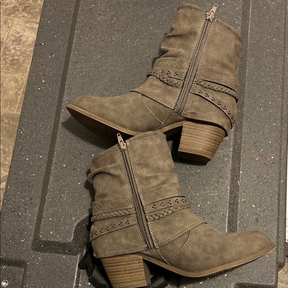 Jellypop Brown Ankle Boots with Braided Strap - Picture 3 of 4